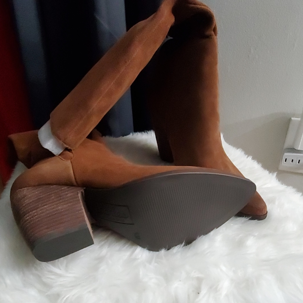 Boot - Picture 2 of 2